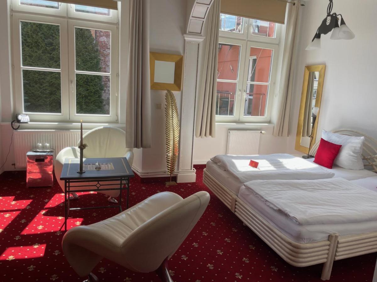 Haus Wullfcrona Hotel Щралзунд Екстериор снимка