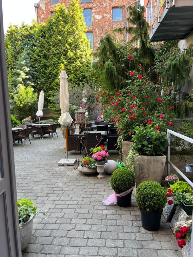 Haus Wullfcrona Hotel Щралзунд Екстериор снимка